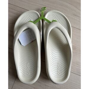 NEW CROCS MELLOW FLIP FLOPS IN OFF WHITE/BEIGE M 10/W 12